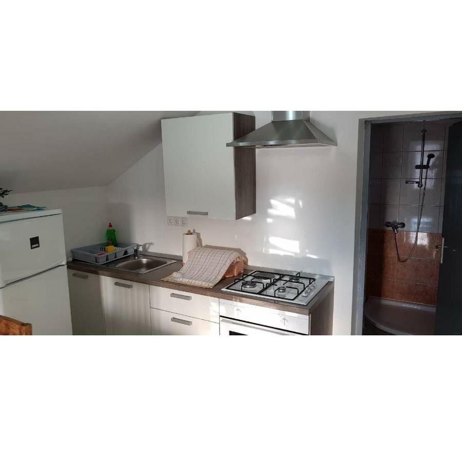 Slatina 13/1 Apartment Vir Luaran gambar