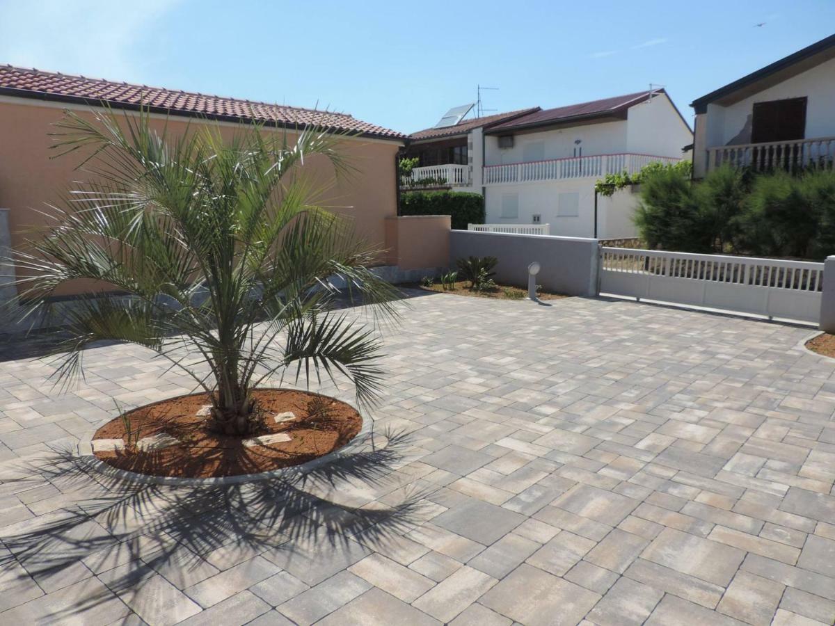 Slatina 13/1 Apartment Vir Luaran gambar